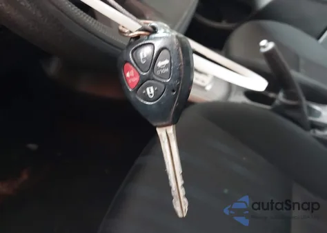 2011 Toyota Corolla S z USA, uszkodzony, nr VIN 2T1BU4EE2BC738044